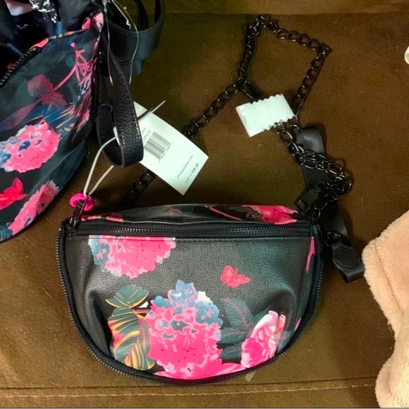 STEVE MADDEN BILLY BLACK FLORAL 2-FOR-1 BACKPACK & BELT BAG - Picture 11 of 11